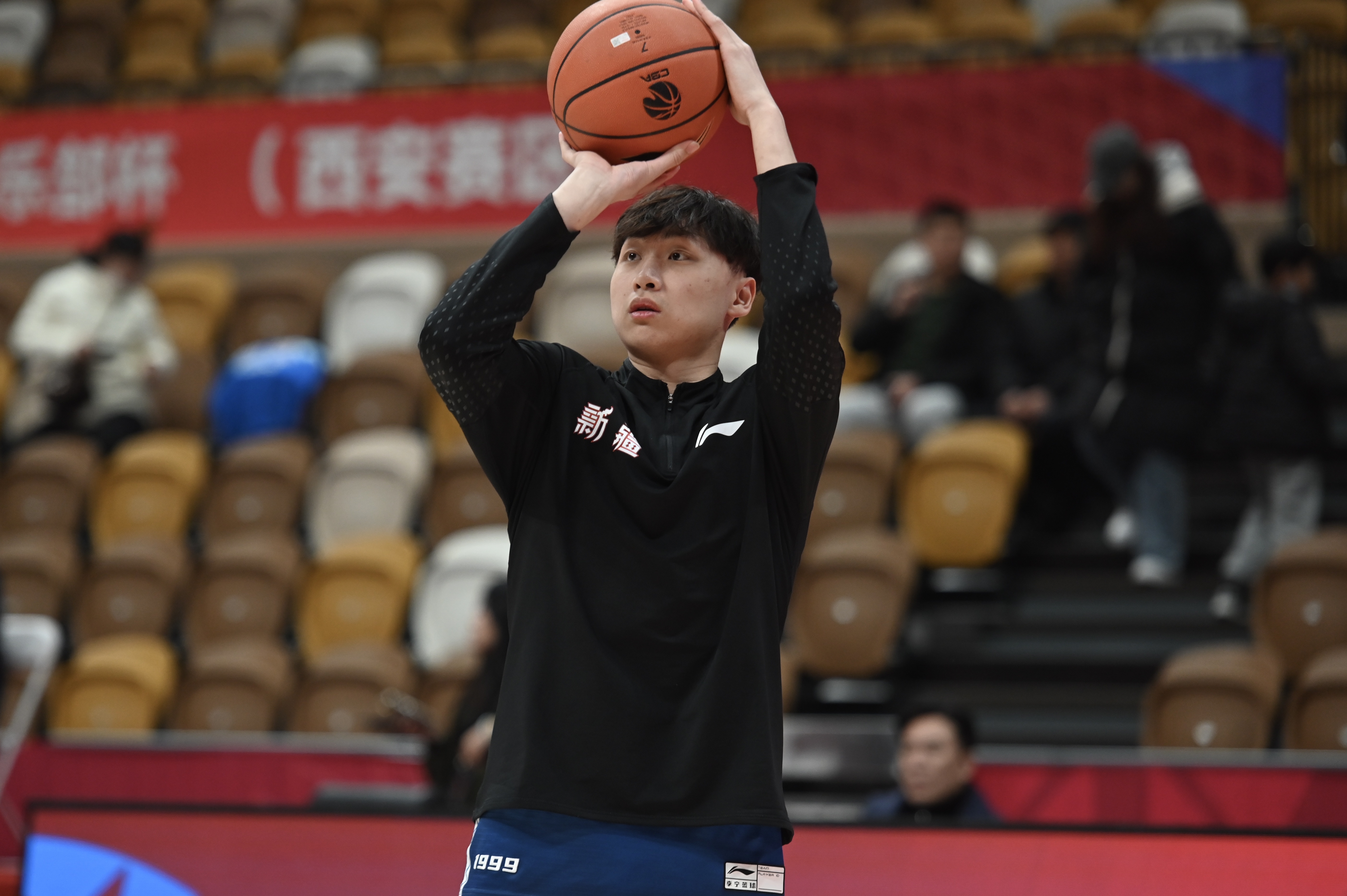 高效替补!齐麟7投4中&三分4中2 得到11分2板1帽